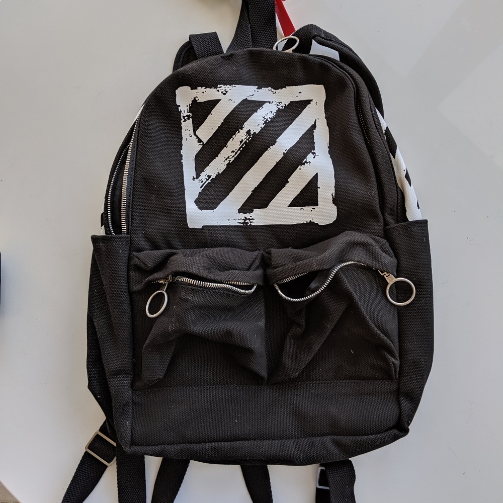 Off White canvas Diagonals brush strokes